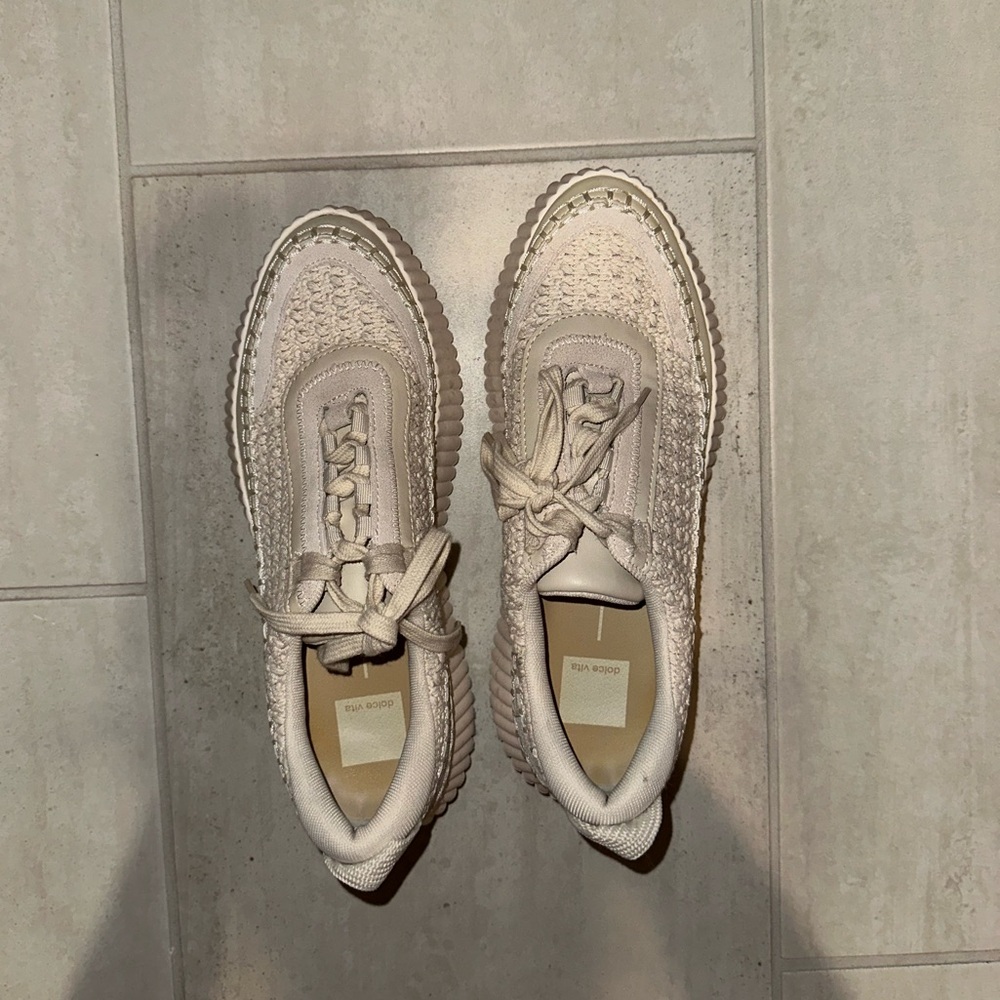 Dolce Vita Dolen Sneaker Size 9